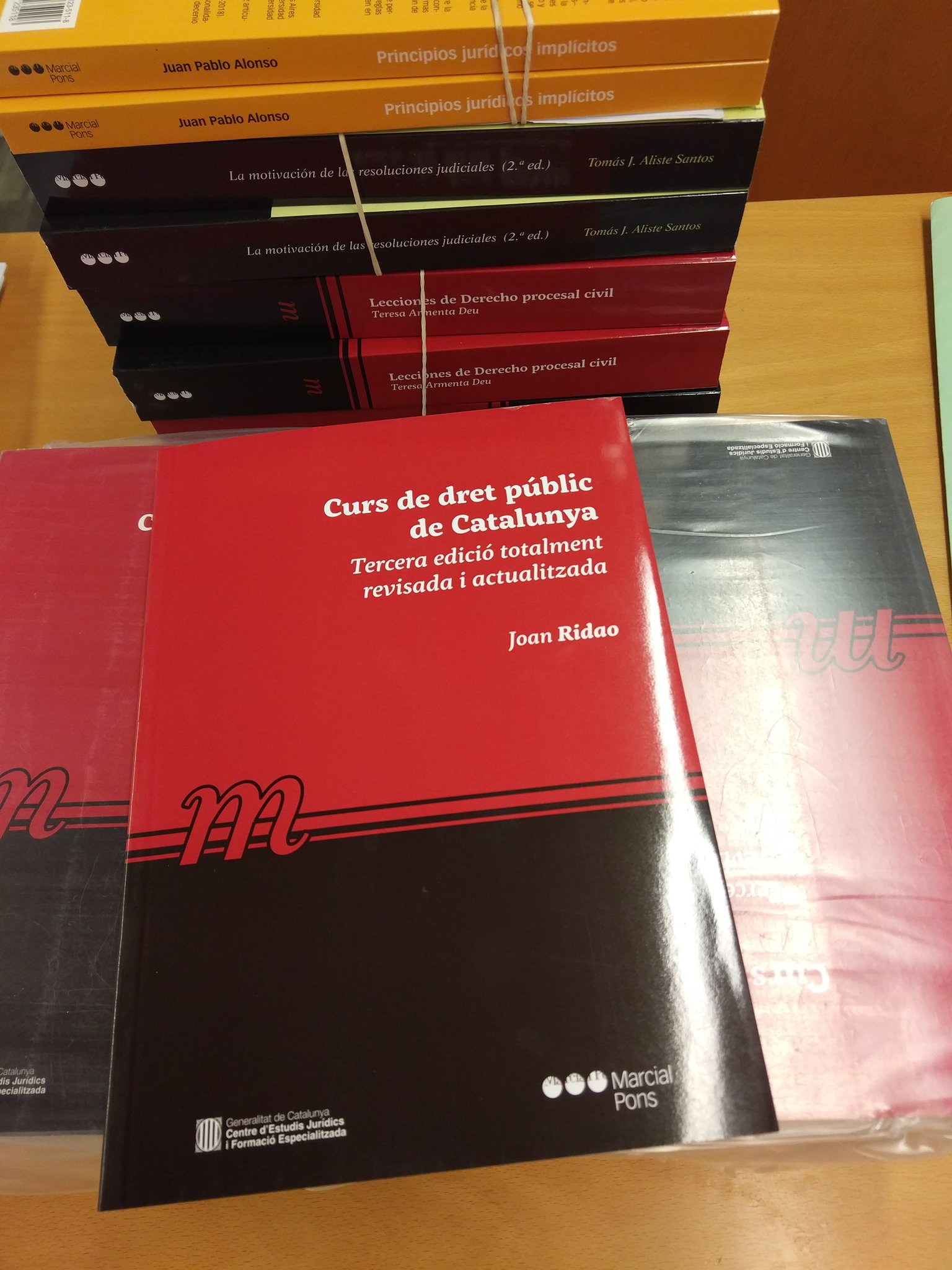 Presentació del llibre Curs de Dret públic de Catalunya. . 327